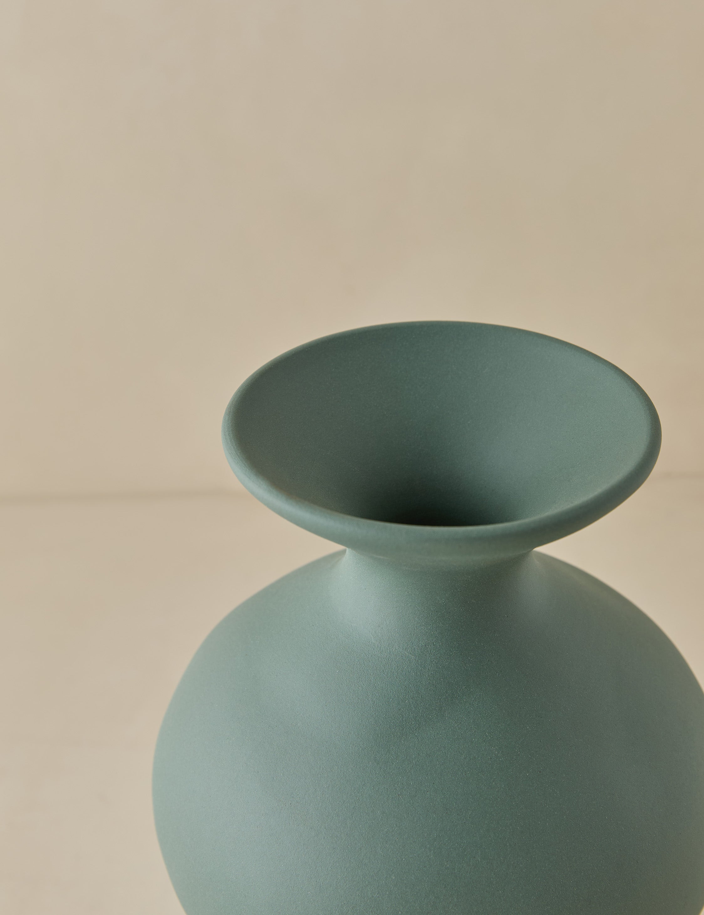 Calista Vase